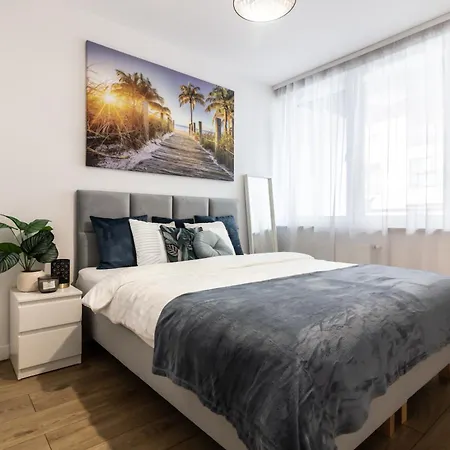 Near Sky Tower Free Parking For 2 Cars Apartment Wroclaw