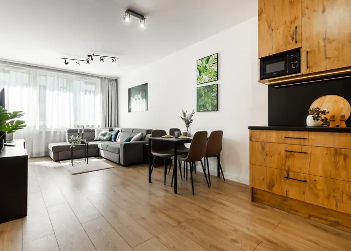 Near Sky Tower Free Parking For 2 Cars *